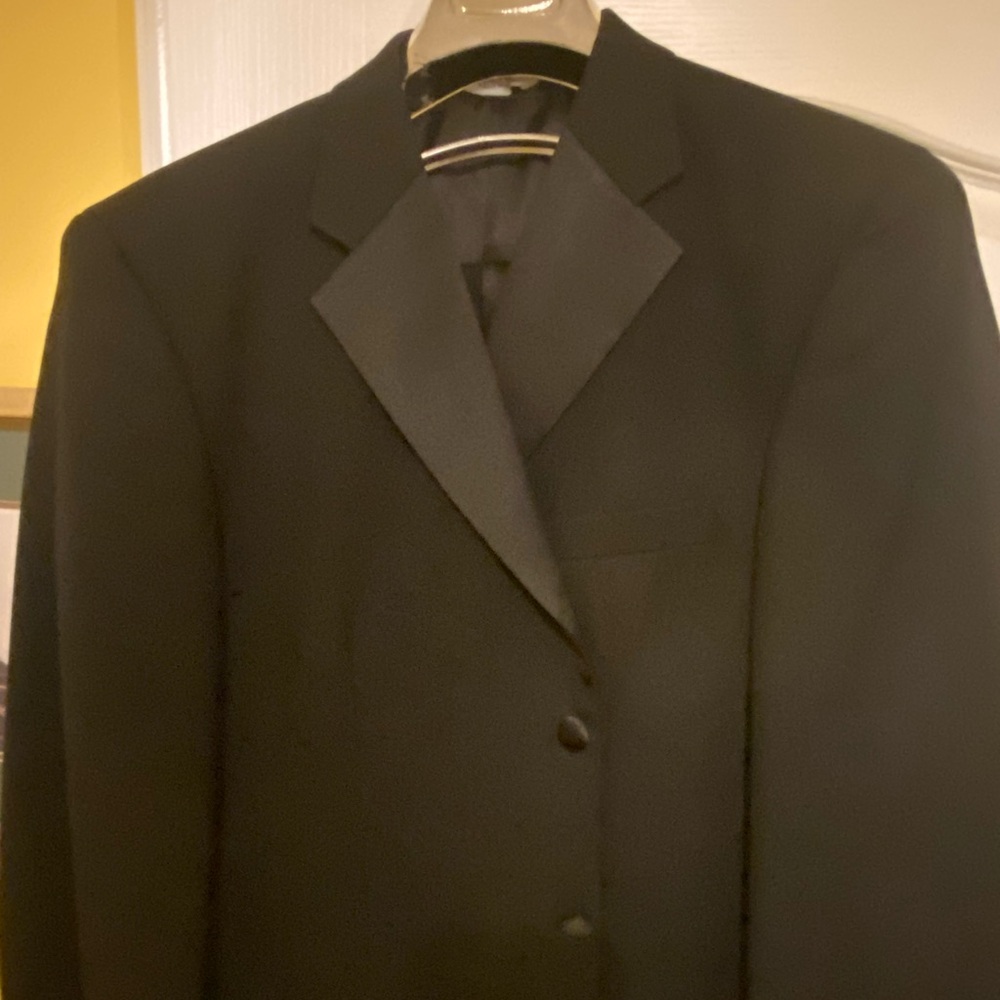 Elegant Black Tuxedo with Satin Notched Lapels
